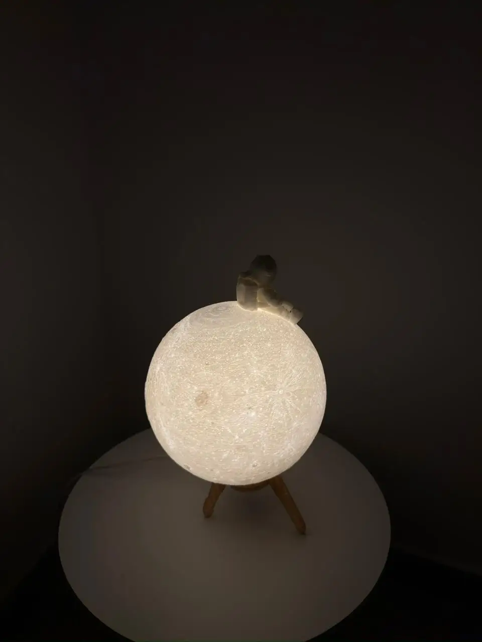 Φωτιστικό LED Φεγγάρι με Αστροναύτη - Image 3