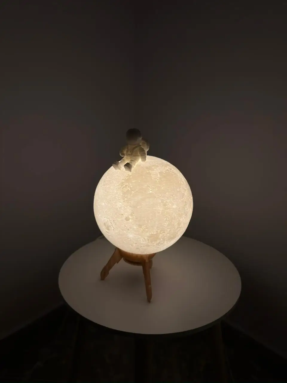 Φωτιστικό LED Φεγγάρι με Αστροναύτη - Image 2